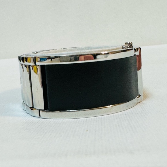 G Guess Logo Dial Women's Silver Black Dial Crystals Bracelet Watch G79006L1 - Picture 6 of 11